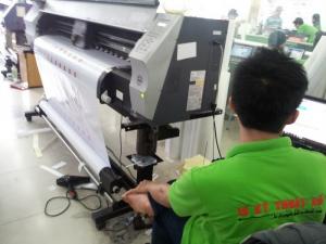 Tại In Kỹ Thuật Số chúng tôi trực tiếp vận hành máy in mực dầu Made in Japan - giúp thành phẩm in tem decal sắc nét, bền màu, độ trung thực màu in cao hơn nhiều lần với máy in khác
