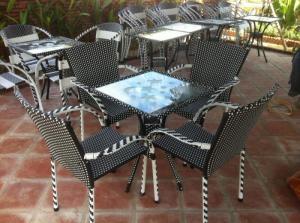 Ghế nhựa giả mây cần thanh lý..