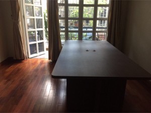 Cần thanh lý bàn họp văn phòng