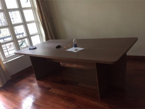 Cần thanh lý bàn họp văn phòng