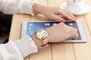 Đồng hồ nữ sành điệu cho bạn gái thêm phần trẻ trung