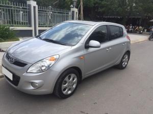 Mình cần bán xe Hyundai i20 1.4at 2014 màu bạc nhập khẩu Ấn Độ, xe sử dụng gia đình