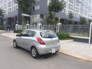 Mình cần bán xe Hyundai i20 1.4at 2014 màu bạc nhập khẩu Ấn Độ