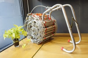 Thang dây thoát hiểm được thiết kế đặc dụng: Rất gọn nhẹ và cơ động, giúp bạn có thể dễ dàng thao tác khi sử dụng, nhưng lại vô cùng chắc chắn và đảm bảo an toàn tuyệt đối!