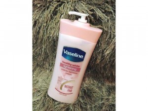 Sữa Dưỡng Thể Vaseline Healthy White Lightening