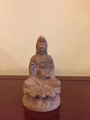 Tượng Phật bà gỗ ngọc am để oto