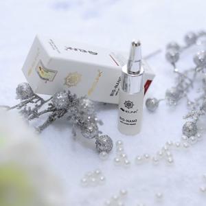BIO NANO ANTI ACNE CREAM Chống viêm , kháng khuẩn, diệt khuẩn, giúp giảm nhanh tình trạng mụn viêm. Tác dụng hiệu quả đối với các loại mụn thể nặng như : Mụn Trứng Cá , Mụn Bọc , Mụn Viêm , Mụn Mủ , Mụn Sưng Tấy Viêm Nhiễm , Mụn Phát Ban Dạng Trứng Cá
Ngăn ngừa và làm mờ thâm sẹo sau mụn mà ít loại sản phẩm cùng loại trên thị trường có thể làm được
LƯU Ý KHI SỬ DỤNG
Chỉ bôi kem lên đầu mụn và vùng đang có mụn , không bôi hết toàn mặt vì đây là sản phẩm đặc trị ko phải kem dưỡng da
Nên sử dụng 2-3 lần/ngày
Rửa sạch mặt bằng sữa rửa mặt sau đó thoa kem lên vùng da đang có mụn.