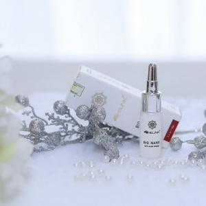 BIO NANO ANTI ACNE CREAM Chống viêm , kháng khuẩn, diệt khuẩn, giúp giảm nhanh tình trạng mụn viêm. Tác dụng hiệu quả đối với các loại mụn thể nặng như : Mụn Trứng Cá , Mụn Bọc , Mụn Viêm , Mụn Mủ , Mụn Sưng Tấy Viêm Nhiễm , Mụn Phát Ban Dạng Trứng Cá
Ngăn ngừa và làm mờ thâm sẹo sau mụn mà ít loại sản phẩm cùng loại trên thị trường có thể làm được
LƯU Ý KHI SỬ DỤNG
Chỉ bôi kem lên đầu mụn và vùng đang có mụn , không bôi hết toàn mặt vì đây là sản phẩm đặc trị ko phải kem dưỡng da
Nên sử dụng 2-3 lần/ngày
Rửa sạch mặt bằng sữa rửa mặt sau đó thoa kem lên vùng da đang có mụn.