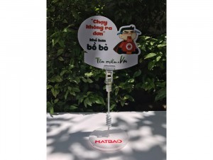 Wobbler để bàn công ty mắt bão, wobbler quảng cáo công ty mắt bão