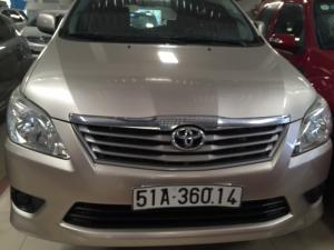 Bán Toyata Innova sx 2012 màu ghi vàng