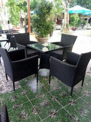 Cần thanh lý bàn ghế cafe nhựa giả mây hàng xuất khẩu tồn kho..