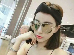 Kính v cắt màu bạc thời trang