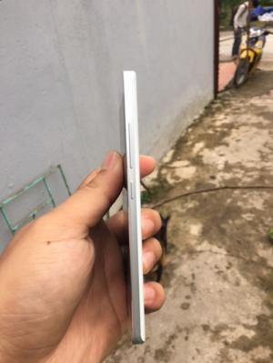 Cạnh bên