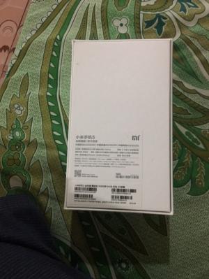 Điện thoại Xiaomi Mi 5 màu trắng, bản 3Gb Ram, 64Gb bộ nhớ trong
