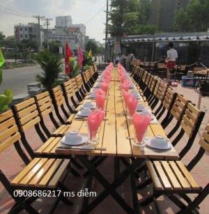Bàn ghế gỗ dành cho quán ăn