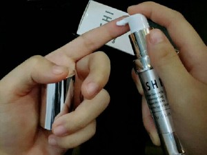 Hỗ trợ trị thâm mắt