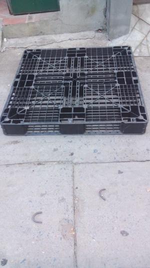 Pallet nhựa cũ giá siêu rẻ (1100x1100x120mm)