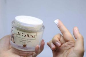 Kem dưỡng trắng toàn thân cấp ẩm 24.7 shine