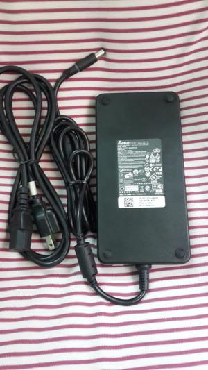 Adapter Dell 240w Slim (19.5v-12,3A) - có đèn ở đầu sạc