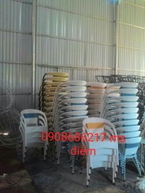 Một số bàn ghế thông dụng cho quán cafe cần thanh lý