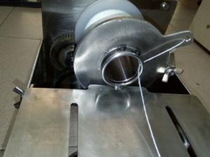 Máy buộc đầu xúc xích