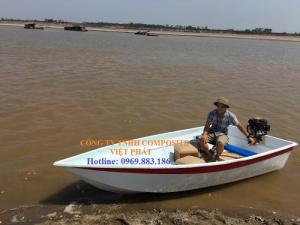 Thuyền câu : Loại 3 dài 3.6m rộng 1.6m cao 0.60 m có máy 6.5hp giá 22.000.000