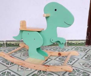 Bập bênh khủng long được sản xuất tại Việt Nam
Chất liệu: gỗ thông
Màu sắc: như hình, nước sơn bảo đảm an toàn đối với sức khoẻ.
Kích thước: 80 x 35 x 57cm
Độ tuổi: 1,5 - 5 tuổi
450k