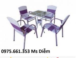 Bàn ghế cafe cao cấp giá rẻ dành cho cafe sân vuon