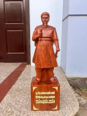 Tượng Trần Quốc Tuấn Gỗ Hương