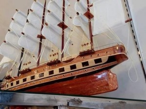 Tàu gỗ đồ Mỹ nghệ thủ công