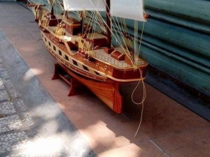 Tàu gỗ đồ Mỹ nghệ thủ công