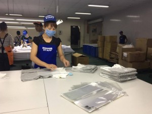 Doanh nghiệp đặt may đồng phục tại Xưởng may gia công Trang Trần với số lượng lớn lên tới hàng nghìn sản phẩm.