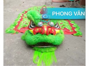 Đầu múa lân màu xanh lông hoá học