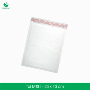 NGUYÊN LIỆ U ĐÓNG GÓI GIAO HÀNG CHUYỂN PHÁT NHANH COD
Sản phẩm: Túi giấy lót bong bóng khí (chống sốc) MTS1 - 23x13 cm
Đặc điểm: Dạng túi giấy kết hợp lót bong bóng khí ( màng xốp hơi ),tiện dụng,chỉ cần bỏ sản phẩm vào túi và quấn lại mà không cần phải cắt.
Thời gian xử lý đơn hàng nhanh hơn
Tiết kiệm thời gian, công sức hơn so với dạng cuộn và đóng gói vận chuyển phù hợp theo quy định của các hãng vận chuyển hàng trong nước và ngoài nước.
Kích thước sản phẩm: MTS1 - 23x13 cm
Hình thức: Dạng túi giấy lót bong bóng khí (chống sốc)
Danh mục: Sản phẩm chêm chèn chống va đập
Sản phẩm: Túi giấy lót bong bóng khí (màng xốp hơi , Bubble wrap)
Công năng: Bảo vệ trực tiếp sản phẩm, đặc thù các sản phẩm dễ vỡ, chêm chèn chống va đập. Khác với mút xốp,thùng carton công năng của màng xốp hơi chống va đập KHÔNG TRUYỀN LỰC, vì vậy khi bảo vệ bằng màng xốp hơi, túi giấy lót bóng khí (chống sốc) sẽ giúp cho sản phẩm được bảo vệ an toàn nhất so với chêm chèn bằng mút xốp