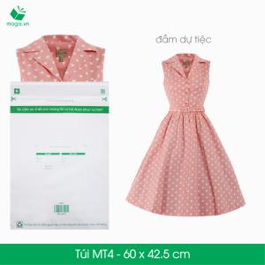 Túi nilon giao hàng được xem là sản phẩm đóng gói lý tưởng vì khả năng sử dụng đa dạng, hiệu quả và tiết kiệm chi phí so với hộp carton đóng gói. Túi nilon giao hàng cũng được sử dụng rộng rãi phục vụ cho nhu cầu của các doanh nghiệp như: đựng hồ sơ, catalogue, đặc biệt là trong thương mại điện tử và vận chuyển.
Các ưu điểm vượt trội của túi nilon đóng gói so với túi nilon thường
Tiện lợi & an toàn - Túi có sẵn đường băng keo nêm phong; chỉ cần tháo và dán.
Thẩm mỹ và bền bỉ - Sản xuất bằng vật liệu nhựa trơn và bền giúp không bị nhăn và rách trong quá trình vận chuyển.
Nhanh chóng - Bảng thông tin giao hàng (người gửi, người giao, địa chỉ giao hàng, giá trị đơn hàng...) được in sẵn trên túi
Thân thiện môi trường - Túi được sản xuất từ nguyên liệu tái chế và có khả năng tự phân hủy.
Túi nilon giao hàng dùng cho các sản phẩm sau:
Sản phẩm có tính đàn hồi: quần áo, thời trang, vải, da, nhựa dẻo…
Sản phẩm đã có hộp cứng sẵn đi kèm.
Sản phẩm không có các vật cạnh nhọn.
Sản phẩm không có khả năng chịu ẩm và cần được chống thấm.
Đặc điểm kĩ thuật
Mã sản phẩm: MT4
Kích thước: 60x45.5 cm
Độ dài miệng túi: 4.8 cm
Độ dài băng keo dán: 1.5 cm
Độ dày túi: 50micron +/-10%
Số lượng túi tối thiểu 1 lần đặt: 25 túi
Lưu ý: Túi nilon không được dùng để đóng gói hàng dễ vỡ (thủy tinh, có chứa chất lỏng, đồ điện tử...). Để bảo đảm an toàn cho các sản phẩm này, Magix đề xuất bạn nên sử dụng hộp carton đóng gói đã đạt chuẩn có sẵn trên website của Magix.