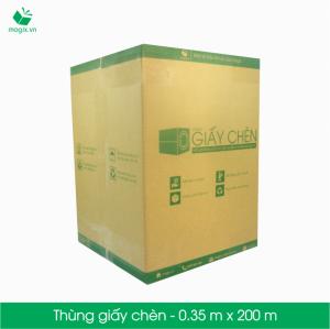 TẠI SAO “THÙNG GIẤY CHÈN” SẼ TẠO CUỘC CÁCH MẠNG ĐÓNG GÓI
Thùng giấy chèn của Magix được hình thành từ một cuộn giấy tái chế cấp thấp có khổ 35cm và chiều dài 200m. Cuộn giấy này được bỏ trong một thùng carton có nắp, giúp dễ dàng sử dụng và thao tác khi đóng gói.
Vậy tại sao phải lựa chọn thùng giấy chèn. Ưu điểm của sản phẩm mới này là gì?
Tiết kiệm chi phí
Được sản xuất bằng nguyên liệu là giấy tái chế cấp thấp, do đó “thùng giấy chèn” có chi phí rất thấp so với các nguyên liệu chêm chèn khác như xốp định hình hoặc cuộn bong bóng khí. Việc sử dụng “thùng giấy chèn” để đóng gói sẽ giúp bạn tiết kiệm rất nhiều chi phí từ chi phí mua hàng, chi phí vận chuyển, thể tích chêm chèn lại lớn hơn. Trung bình với 1 thùng giấy chèn, bạn có thể chêm được khoảng 400-500 đơn hàng nhỏ dưới 1kg.
Tiện lợi khi đóng gói
Xét về tính hữu dụng, khác hoàn toàn với xốp chèn chỉ phủ kín không gian thùng hay bong bóng khí để chống sốc; thùng giấy chèn có tính đa dụng hơn: vừa có thể chêm phủ kín không gian thùng, vừa có tính đàn hồi để giảm lực tác động bên ngoài vào sản phẩm. Thậm chí bạn có thể dùng giấy này để dùng thay cho thùng bóng khí, vừa chêm chèn, lại vừa chống sốc.
Nếu xét về tốc độ đóng gói, “thùng giấy chèn” hoàn toàn vượt trội so với 2 nguyên liệu còn lại bởi đặc tính dễ co bóp của giấy. Trung bình thời gian đóng gói dùng giấy chèn sẽ nhanh hơn 30% so với xốp chèn (do phải đo và cắt thành từng miếng nhỏ cố định) và 50% so với cuộn bóng khí (cắt từ cuộn to thành miếng nhỏ).
Tiết kiệm không gian lưu trữ
Được thiết kế với kích thước đặt vừa trong 1 thùng carton (36 x 25.5 x 25.5 cm) có thể đặt đứng hoặc nằm khi sử dụng, nên thùng giấy chèn rất tiết kiệm không gian đóng gói và lưu trữ, giúp tiết kiệm được chi phí lưu kho và không gian nơi đóng gói.
Với thể tích nhỏ cũng dễ dàng giúp vận chuyển từ nơi này sang nơi khác, tránh trường hợp phải di chuyển sản phẩm cồng kềnh như xốp định hình hoặc cuộn bóng khí.
Thân thiện môi trường
Việc sử dụng nhiều nguyên vật liệu đóng gói bằng hạt nhựa như (xốp chèn, bóng khí…) trong thương mại điện tử đã làm tăng một lượng lớn rác thải vô cơ rất khó tái chế. Hầu hết các sản phẩm này rất khó trong thu gom vì quá nhỏ, nếu có thu gom để tái chế thì mất rất nhiều chi phí do phải tiến hành rất nhiều công đoạn xử lý. Khác hẳn 2 sản phẩm trên, thùng giấy chèn sản xuất bằng giấy tái chế cấp thấp có khả năng tái chế 100% nên rất thân thiện môi trường. Thậm chí trong trường hợp nếu không được thu gom để tái chế, giấy sẽ tự phân hủy thành các chất hữu cơ và không gây hại cho môi trường.
Đặc điểm kỹ thuật
Kích thước thùng chứa: 36 x 25.5 x 25.5 cm
Kích thước cuộn giấy: 0.35 x 200 m
Loại giấy: Giấy nâu tái chế sơ cấp
Định lượng giấy: 120gsm
Khối lượng: ~9 kg