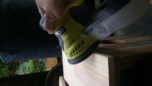 Máy chà nhám xoay RYOBI ROS300