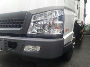 Xe tải Đô Thành iz49 2,4 tấn được trang bị đầy đủ theo tiêu chuẩn của một chiếc xe hiện đại với tay lái gật gù, ghế bọc da, hệ thống âm thanh, hệ thống quạt gió làm mát, điều hòa tùy theo nhu cầu sử dụng của khách hàng.