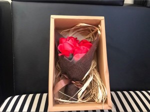 Hoa hồng sáp 7 bông