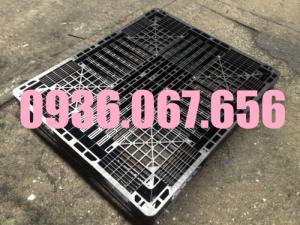 Psllet nhựa có lõi sắt
