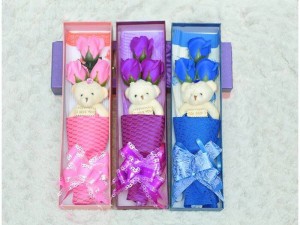 Hoa hồng sáp 3 bông kèm gấu