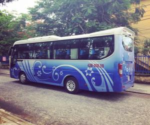 CUNG CẤP XE DU LỊCH TẠI - ĐÀ NẴNG – QUẢNG NAM – QUẢNG NGÃI – QUY NHƠN – BÌNH ĐỊNH - ĐÀ NẴNG - HỘI AN – HUẾ - QUẢNG BÌNH
Công ty HỒ LÔC chuyên cho thuê các loại xe phục vụ tour du lịch, xe cưới đời mới, xe phục vụ các sự kiện, tour, hoạt động rộng khắp các tỉnh thành.
1/ Đội xe du lịch với các dòng xe 4 – 49 chỗ đời 2012 – 2017:
+ Xe 4 chỗ: Toyota Altis, Vios, Camry, Mercerdes E 240, E 250, E300...
+ Xe 7 chỗ : Toyota Innova, Toyota Fortuner, Landcuise, For Everest…
+ Xe 9 chỗ : Huyndai Starex.
+ Xe 16 chỗ : Toyota Hace, Mercedes Sprinter, Ford Transit.
+ Xe 29 chỗ : Hyundai County, Thaco
+ Xe 35 chỗ : Hyundai Auto,Samco, Aero town.
+ Xe 45 chỗ : Hyundai Aero Space/ Hi Class/ Universe.
+ Xe 49 chỗ: Huyndai Express
Mọi chi tiết xin liên hệ:
CÔNG TY TNHH VẬN TẢI & DU LỊCH HỒ LỘC
VP1: 68 Văn Cao, Đà Nẵng, Đà Nẵng
VP2: 50 Nguyễn Đức Trung, Đà Nẵng
Ms Giang- Phòng kinh doanh
DD: 0935424626 / 0905 220 534(Zalo/ FB. Viber)
EM/ Skype: kinhdoanh@holoctravel.com
Website: holocdulich.com