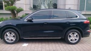 Định cư Mỹ cần bán Porsche Cayenne 2015 màu đen xe như mới.