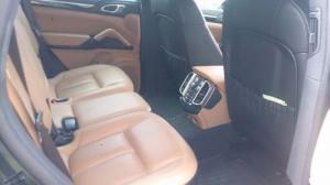 Định cư Mỹ cần bán Porsche Cayenne 2015 màu đen x