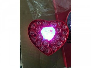 Hoa sáp có hình I love phát sáng