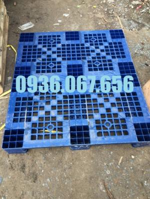 Pallet nhựa lót sàn, pallet nhựa cũ lót sàn, pallet nhựa lót sàn đã qua sử dụng