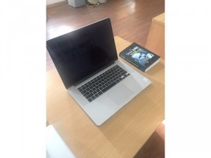 Bán macbook 15 ME664 i7/r8/ssd256 giá sốc!