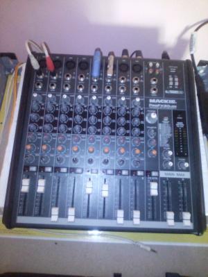 Mixer mackie fx8