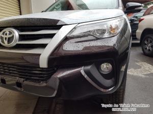 Khuyến Mãi Mua Toyota Fortuner 2018 Máy Dầu Màu Nâu Nhập Khẩu. Tặng trang bị Cao Cấp