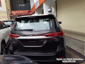 Khuyến Mãi Mua Toyota Fortuner 2018 Máy Dầu Màu Nâu Nhập Khẩu. Tặng trang bị Cao Cấp